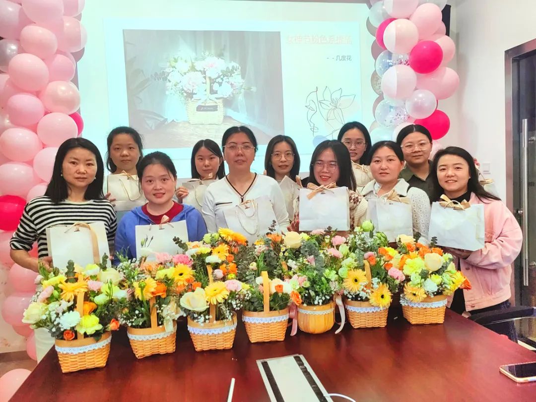 “芳华三月 魅力巾帼”——图微安创开展三八妇女节插花活动